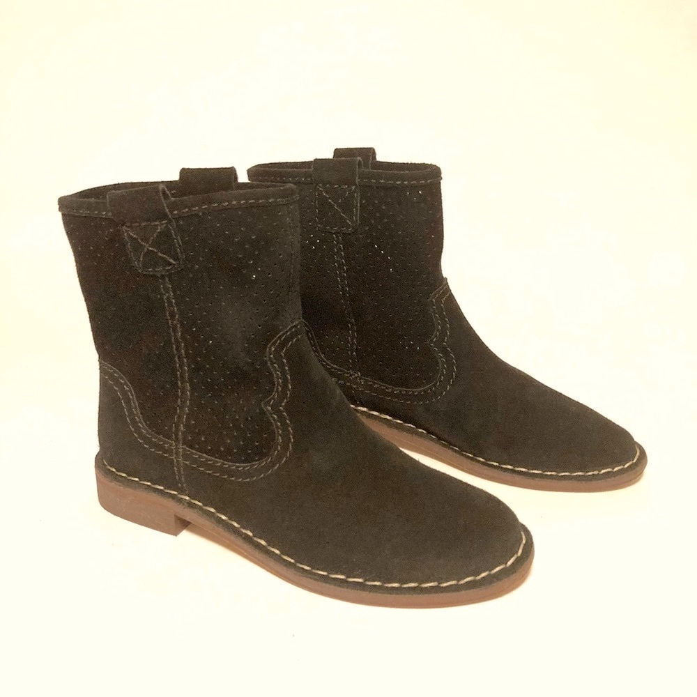 Clarks  Suede Ankle Boots size 6.5
